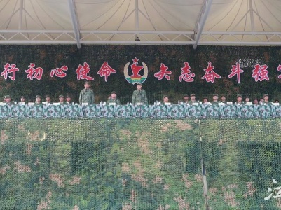 “八一”建军节，易炼红叶建春等在职省（军）级领导集体参加“军事日”活动、上了一堂生动的“军事课”