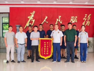 新干消防救援队伍破浪冲锋，迎战洪水！
