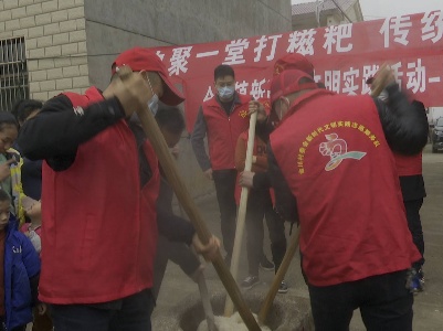 新干：欢聚一堂打糍粑，传统民俗闹新年