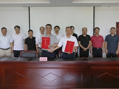 广西大学广西特聘专家科研团队与江西双佳科技进行校企合作项目签约