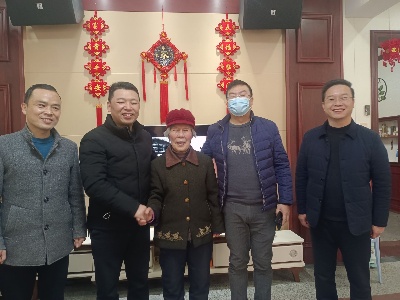 春节前夕，新干县人民医院领导班子走访慰问  退休老干部和困难职工