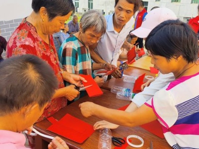 麦㙦镇：情系中秋 喜迎国庆