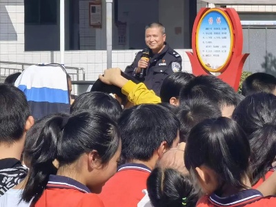 从“橄榄绿”到“警察蓝”，不变的是忠诚守护