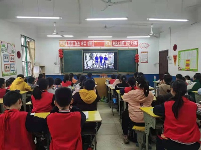 湘东镇中心校组织师生收看”天宫课堂”