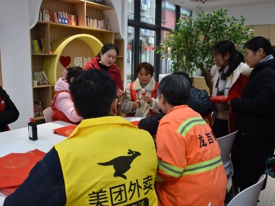 峡山口街道开展“笔墨迎新春 送福进万家”写春联、剪窗花送祝福主题活动