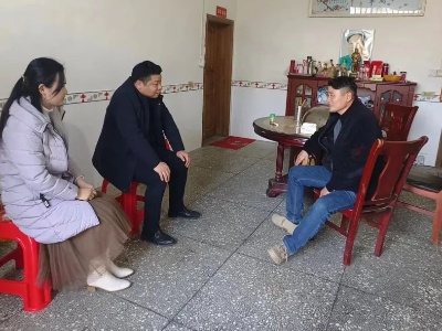 荷尧镇走访慰问荷尧村困难党员