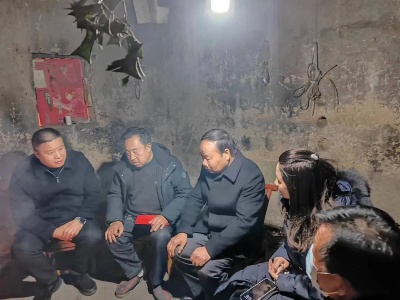 湘东镇到困难党员家中开展春节走访慰问