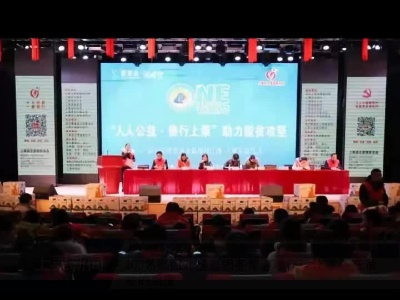 300名孤困儿童喜领冬季温暖包 让寒冬充满爱的温暖