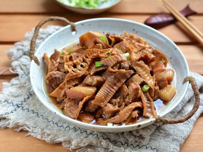 五花肉炖干笋尖：浓香入味，简直不要太好吃！