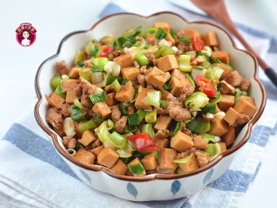 肉末青蒜豆腐干：拌饭拌面连吃三碗都不腻