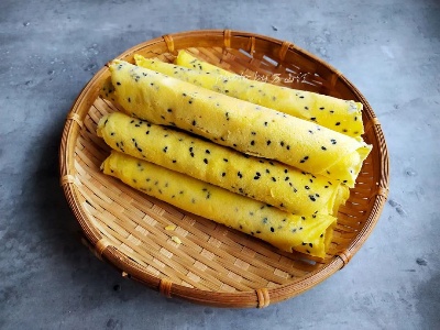 一口平底锅也可以做出香酥鸡蛋卷！万山红 