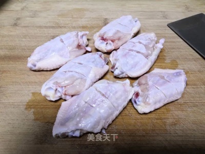 孩子们最爱的奥尔良鸡翅在家就能做！外焦里嫩，好吃到舔手指～