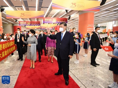 习近平抵达香港 出席庆祝香港回归祖国25周年大会暨香港特别行政区第六届政府就职典礼并对香港进行视察
