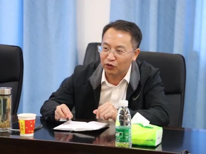 县委书记黎增义走进人大代表联络工作站开展走访联系企业代表活动