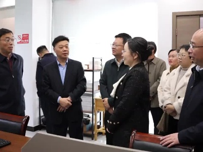 省政协副秘书长、民建江西省委员会副主委陈朝清来到芦溪县调研