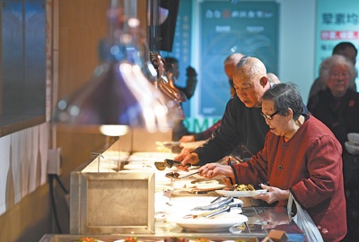 引入社会力量，与第三方平台合作 因地制宜开展老年助餐服务（消费视窗·推动生活服务扩容提质）
