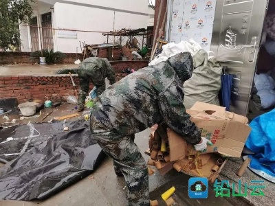 周末不停歇 虹桥乡大力开展农村人居环境整治工作