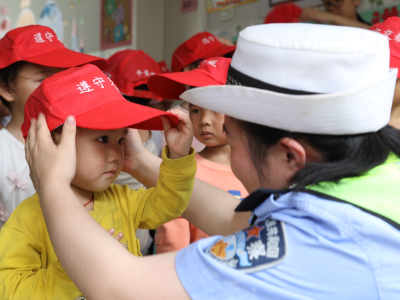 成长安全一路“童”行 “一盔一带”走进石塘幼儿园