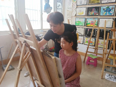 快乐成长，放飞梦想——县青少年活动中心信江美术班