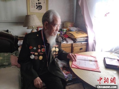 九旬老兵迎接建军节：聊“史”育人 盼与老友重聚