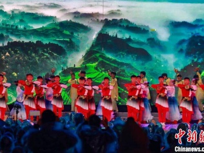 四川举办“万人赏月诵中秋迎国庆”集中展演