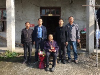 陈坊乡党政主要领导走访抗美援朝老兵。