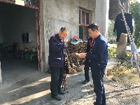 陈坊乡党政主要领导走访抗美援朝老兵。