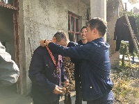陈坊乡党政主要领导走访抗美援朝老兵。