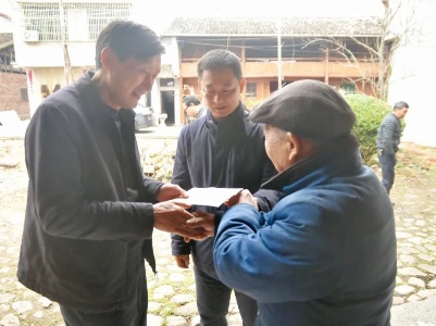 马哲海走访慰问我县少数民族老党员