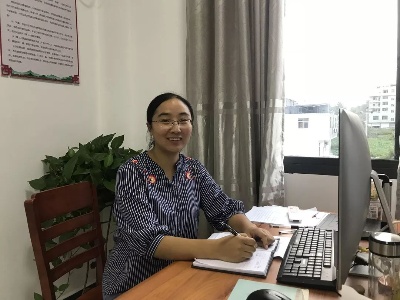  开启脱贫新征程  建设幸福花亭子