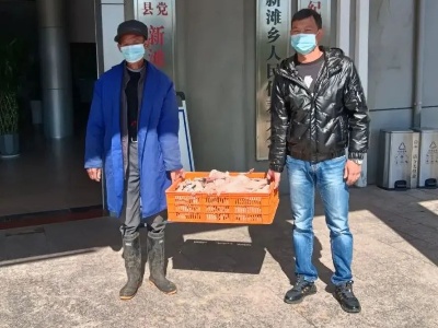 脱贫户叶有生：给防疫人员送来了30只鸭子……
