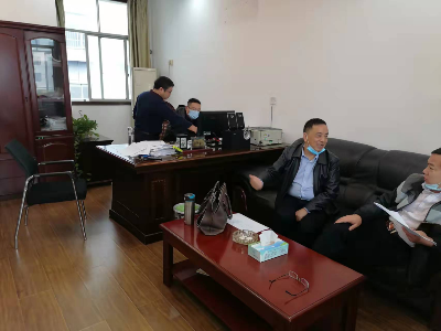 疫情背后，办公桌前... ...