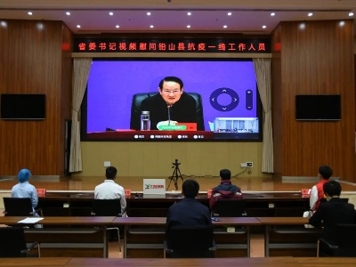 易炼红在省疫情防控应急指挥部调度时强调——坚决打好打赢铅山突发疫情阻击战歼灭战，夺取全省常态化疫情防控和经济社会发展双胜利