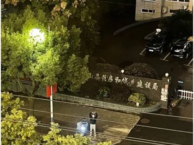 暖心！就在铅山一酒店外！