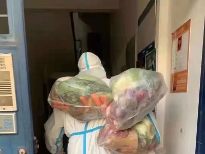 看到这个背影，瞬间泪目