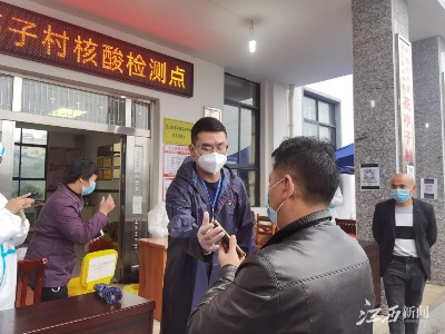 战“疫”中的李博士