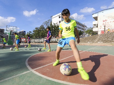 #（社会）（11）广西上思：乡村女孩的足球梦