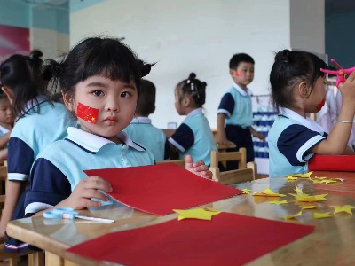 鄭坊鎮(zhèn)中心幼兒園聚繪紅色鮮亮底色