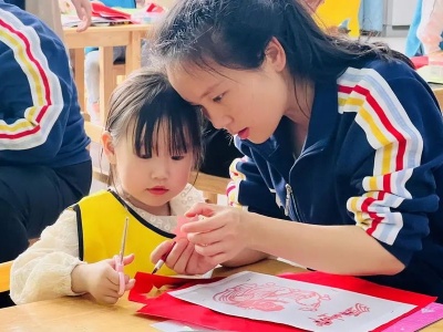 石人乡中心幼儿园开展特色剪纸课程活动
