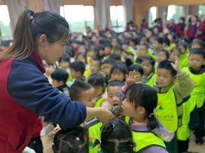 枫岭头镇中心幼儿园组织幼儿开展了“童心向太空，共筑航天梦”系列活动