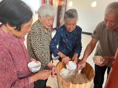 郑坊镇：“乡村食堂”让老年人吃出“幸福味”