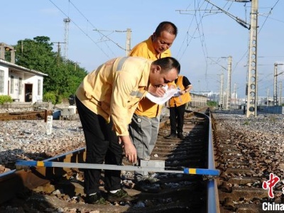 广西玉林铁路职工全面“体检”设备为线路“强肌健体”