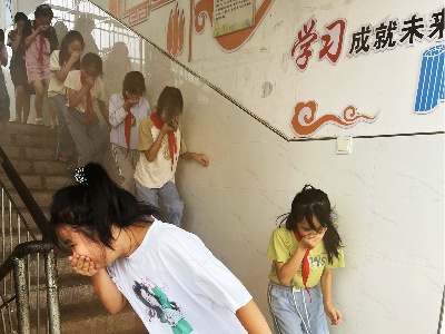 皂頭小學開展消防安全應急疏散演練