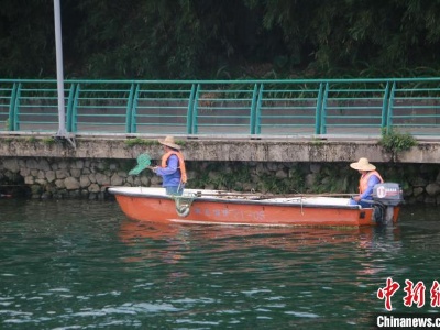 广西柳州上演“水上狂欢节”  执法者守护“家门口”的碧水清波