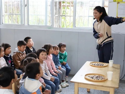 鄭坊鎮中心幼兒園組織優秀教師來到臺湖附屬園開展送教活動
