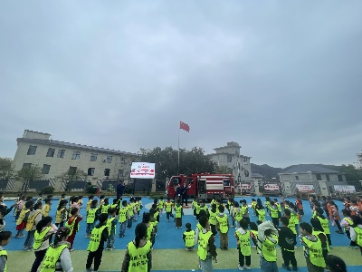 枫岭头镇中心幼儿园开展全国消防日主题活动