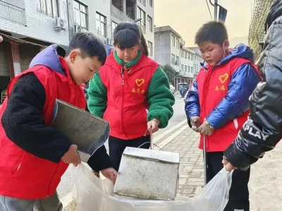石人小学开展环境卫生整治志愿服务活动