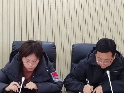广信法院召开2024年退休干部春节慰问座谈会