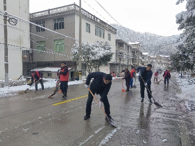 花廳鎮(zhèn)：鏟雪除冰暖民心