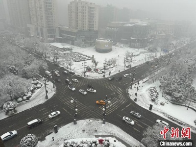 陕西迎来大范围降雪 部分景区闭园、高速封闭